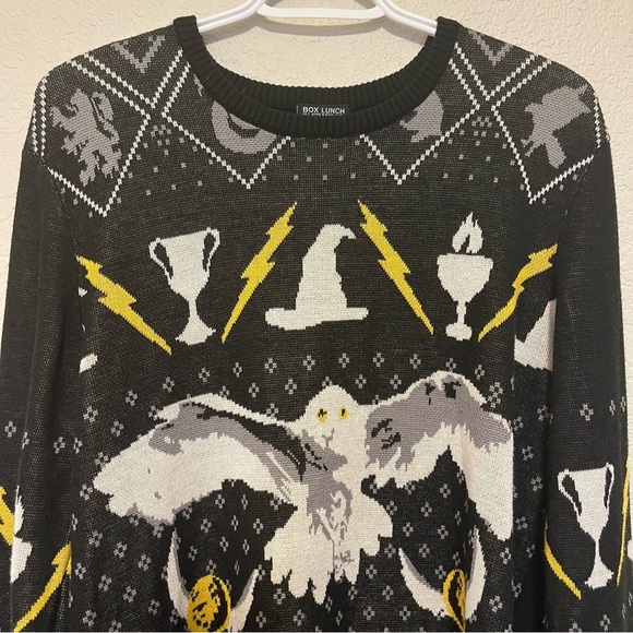 Box Lunch Harry Potter Wizarding World Quidditch Hedwig Golden Snitch Sweater - Picture 4 of 15